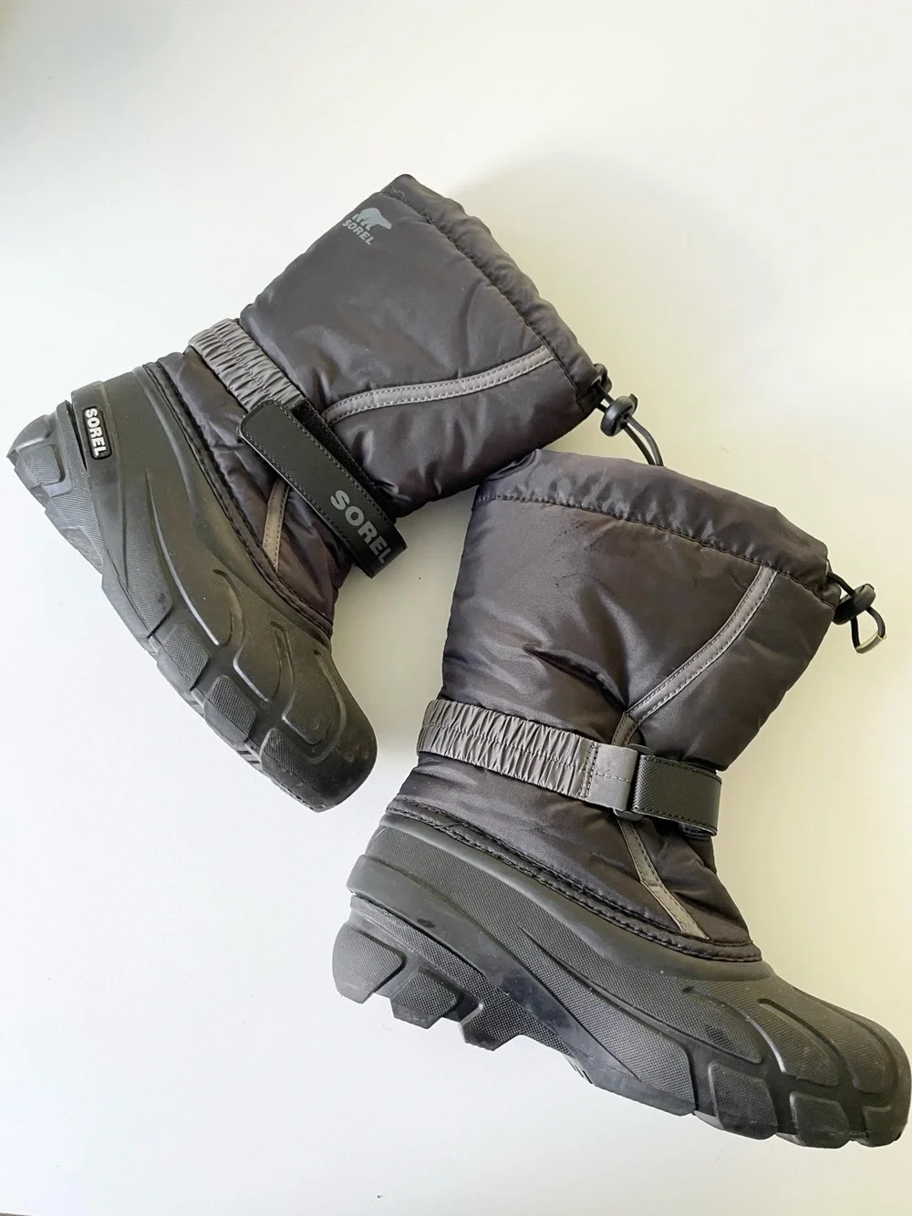 SOREL Flurry Winter Boot (kids) in Black/City Grey size 3 Waterproof Insulated